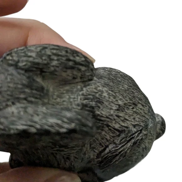 "Wolf" Vintage carving of a rabbit. EUC . Authentic red eye. Signed w… - Picture 4 of 5